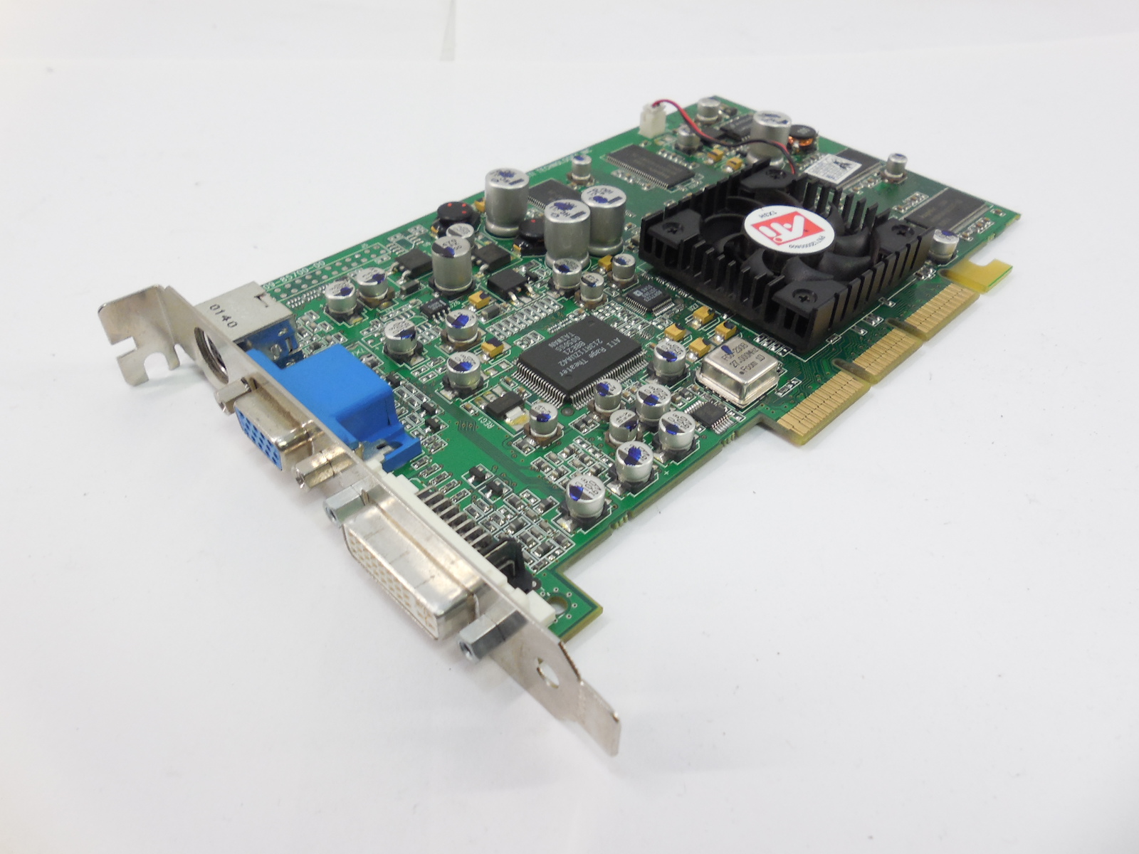 Видеокарта AGP ATI Radeon 8500 LE 64Mb - Pic n 260619