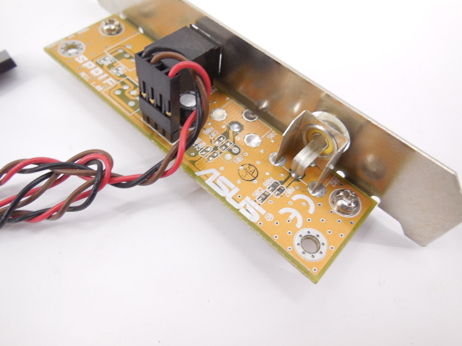 Планка портов SPDIF Optical out и SPDIF RCA out