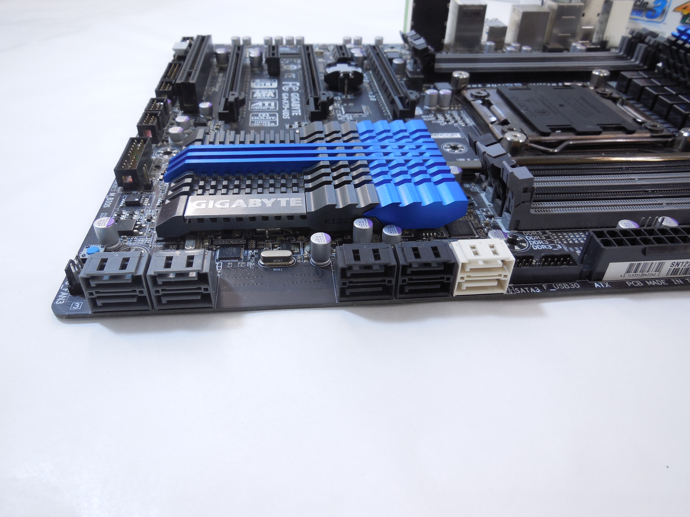 Материнская плата GIGABYTE GA-X79-UD5 RTL - Pic n 269406
