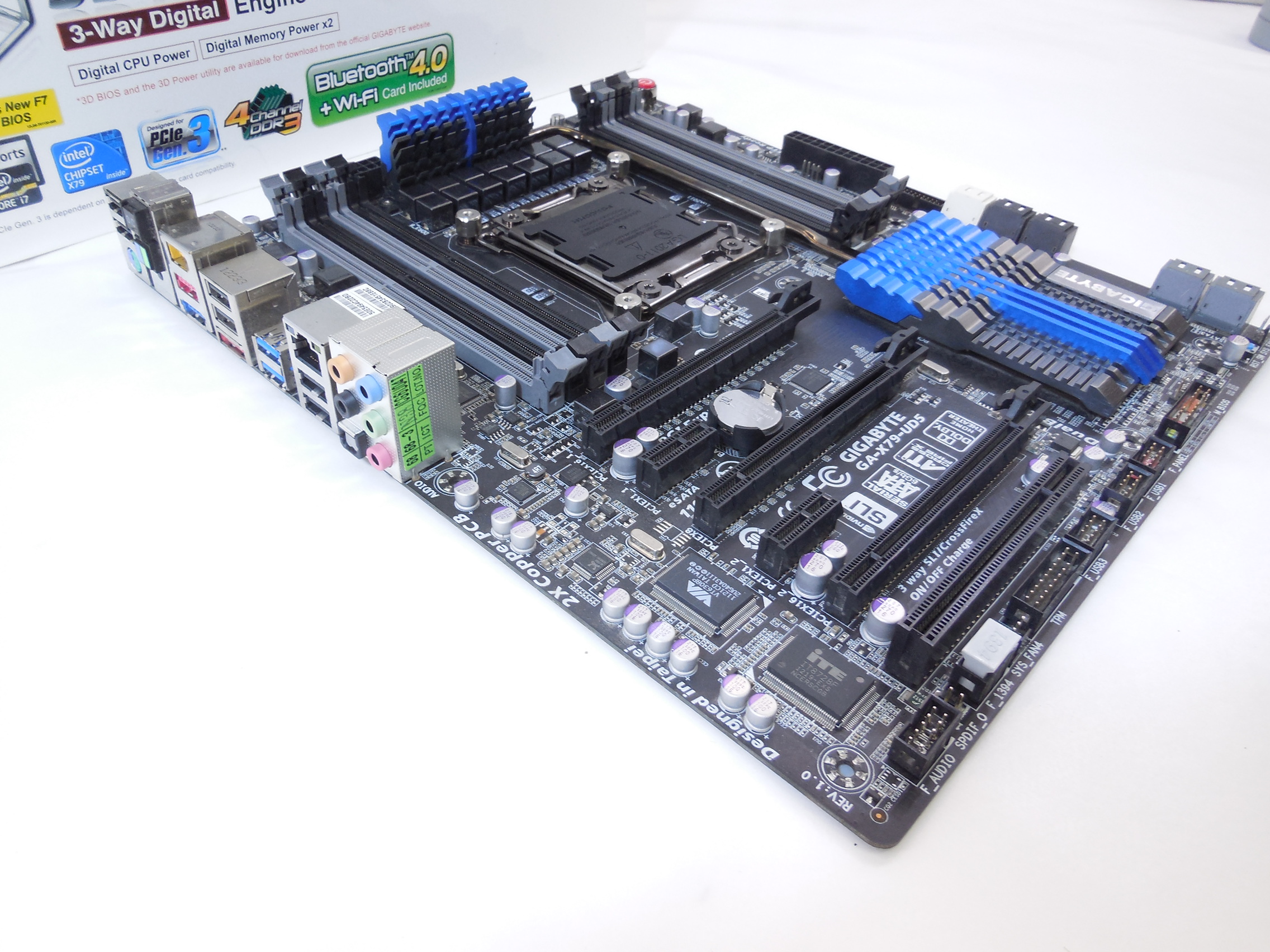Материнская плата GIGABYTE GA-X79-UD5 RTL - Pic n 269406