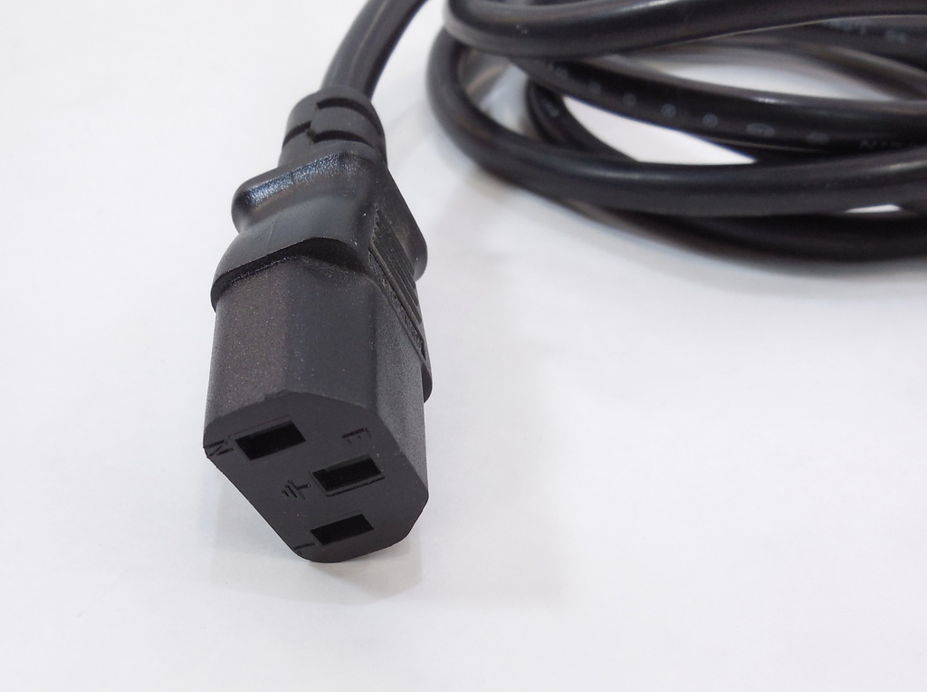 Кабель компьютер — розетка 220V 1.8м Европейский - Pic n 37555