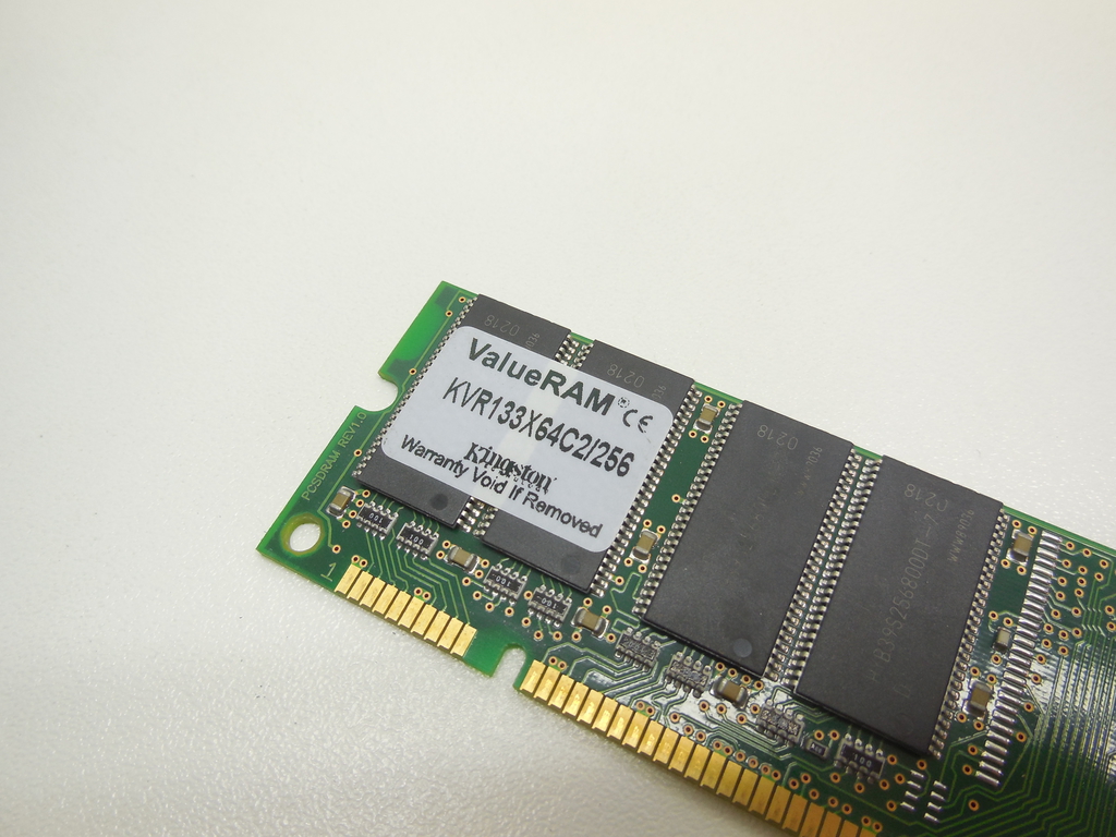 Модуль памяти SDRAM DIMM 256Mb PC133 Kingston KVR133X64C2/256 - Pic n 309887