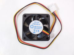 Кулер ПК 40x40x10мм 3pin втулка скольжения. Вентилятор охлаждения чипсета 12 вольт кабель 25см 5500об/мин
