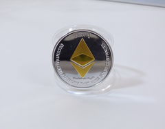 Сувенирная крипто монета Ethereum серебряная