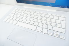 Ноутбук Apple MacBook 13 2007 Windows 7 - Pic n 282705