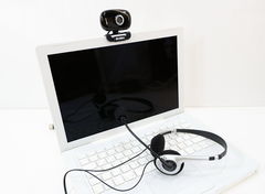 Веб-камера + наушники с микрофоном в комплекте