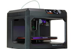 3D принтер MakerBot 3D принтер Makerbot Replicator Plus