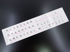 Наклейки на клавиатуру Qwerty-Йцукен малиновые русские / черные английские буквы на белом фоне. Цвет белый.