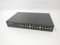 TP-Link TL-SF1024D — 24-портовый неуправляемый коммутатор Fast Ethernet 10/100 Мбит/с. Размеры: 294×180×44 мм.